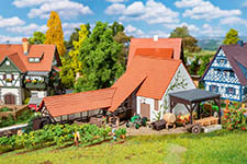 055-191779 - H0 - Landwirtschaftliches Gebäude mit Zubehör